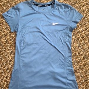 nike workout top